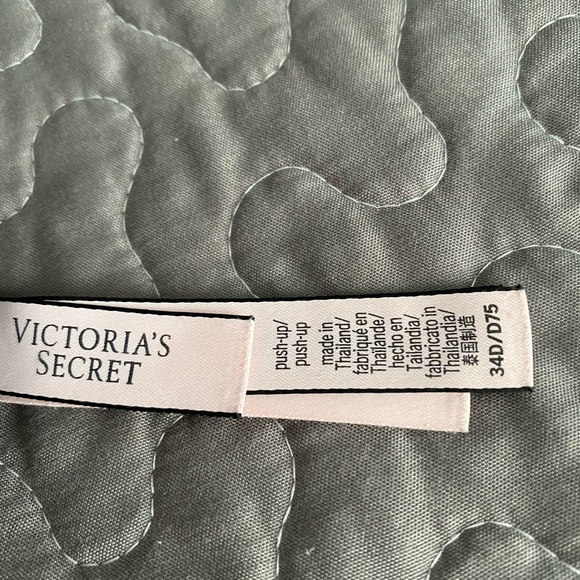 Brand New- Victoria’s Secret Bra - Picture 2 of 7